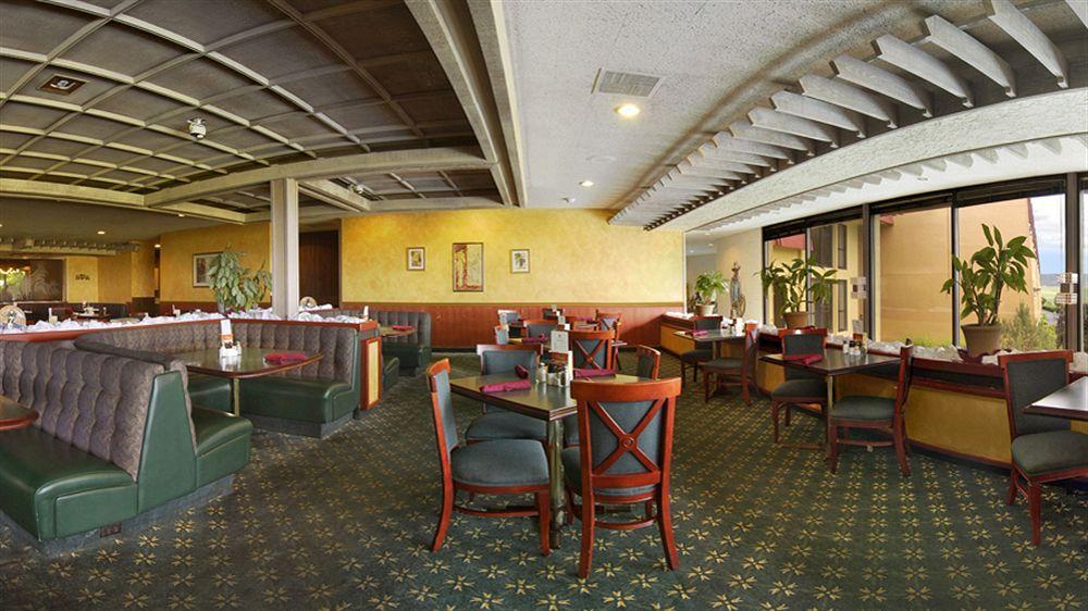 Red Lion Hotel 3*