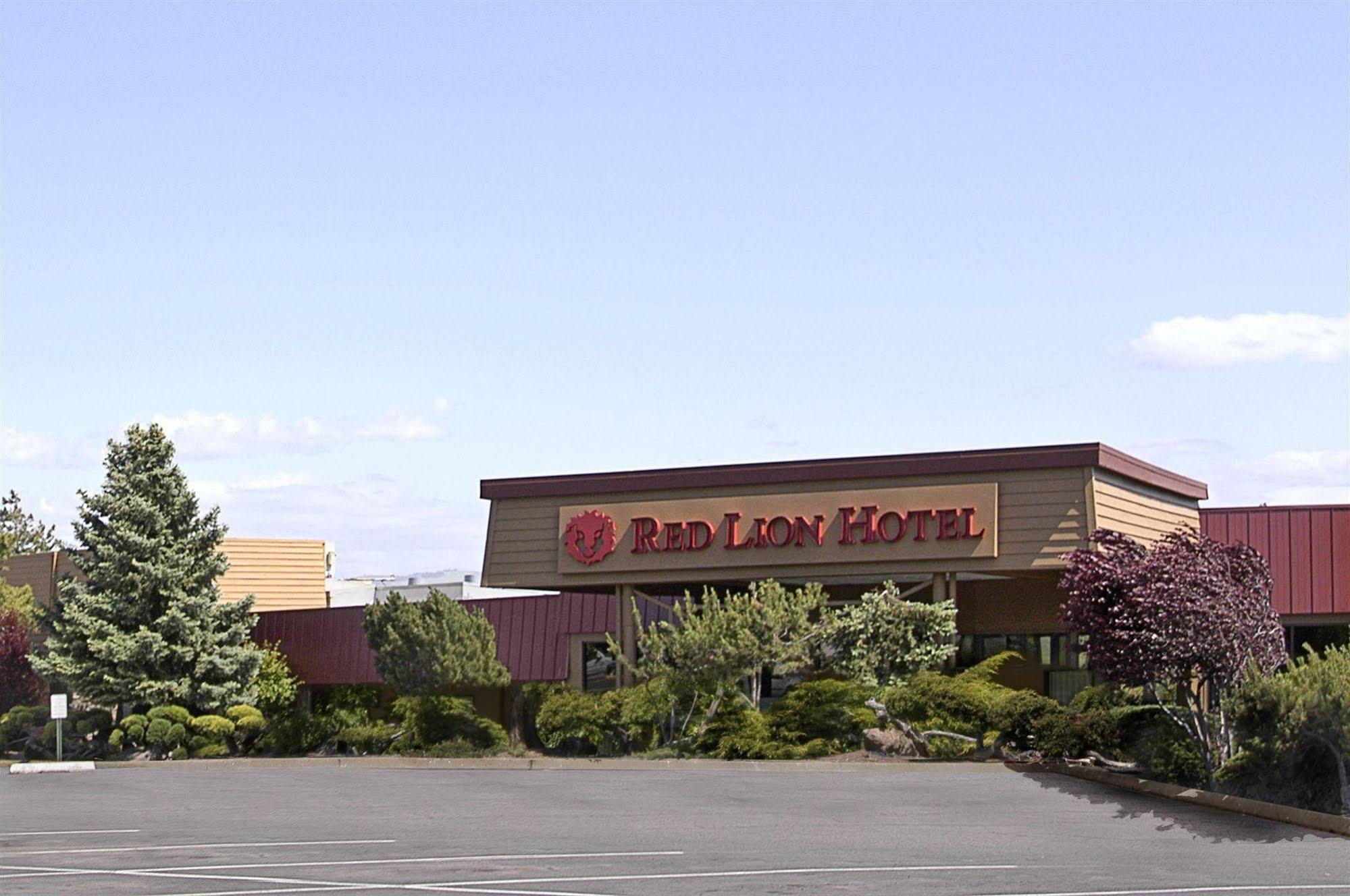 Red Lion 3*
